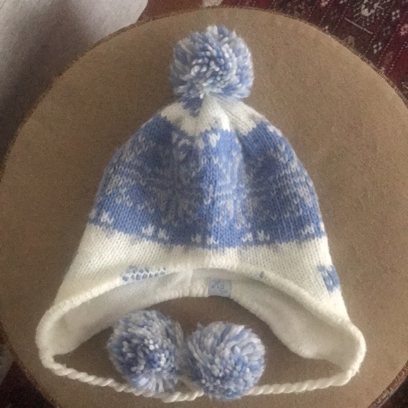 2 Beanies & Scarf - Picture 2 of 5